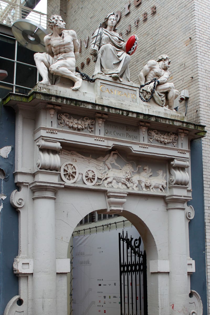 gate